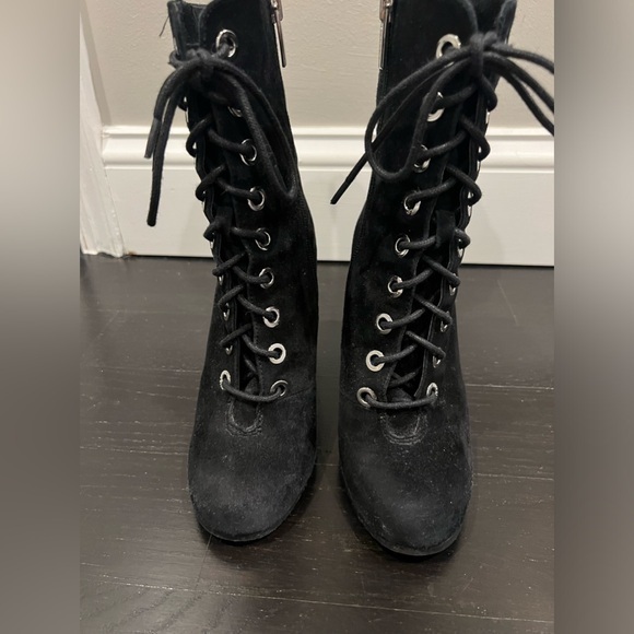 Vince Camuto Shoes - VINCE CAMUTO TEISHA BLACK SUEDE LACE UP BOOTIES SIZE 5